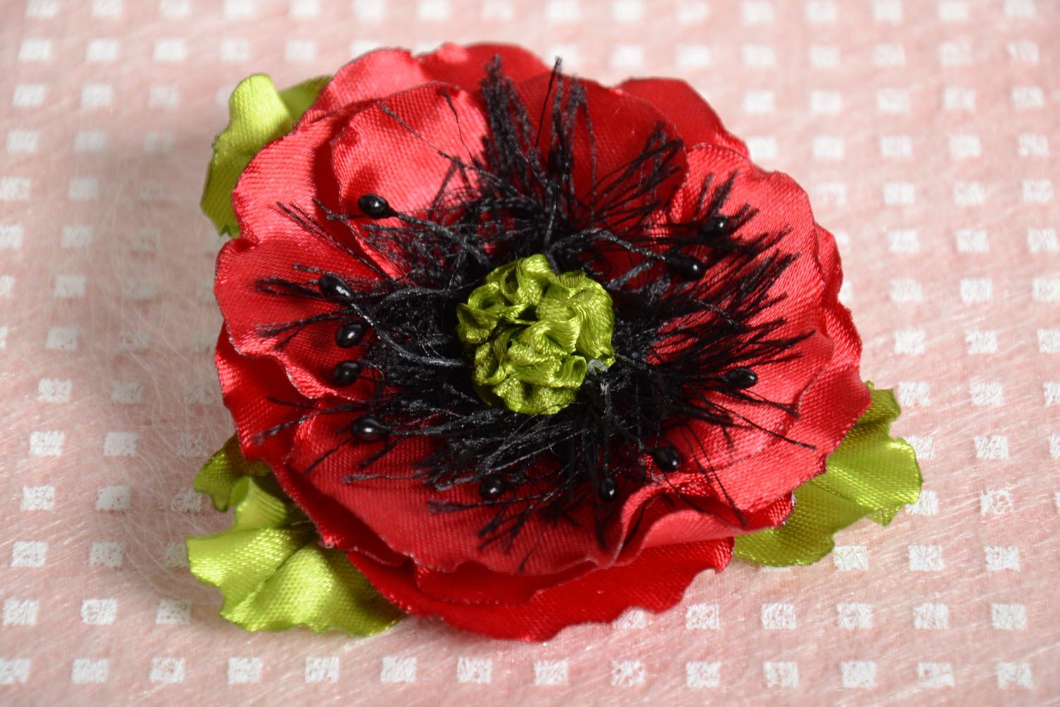 Заколка для волос в виде цветка из атласных лент ручной работы красивая Мак фото 1