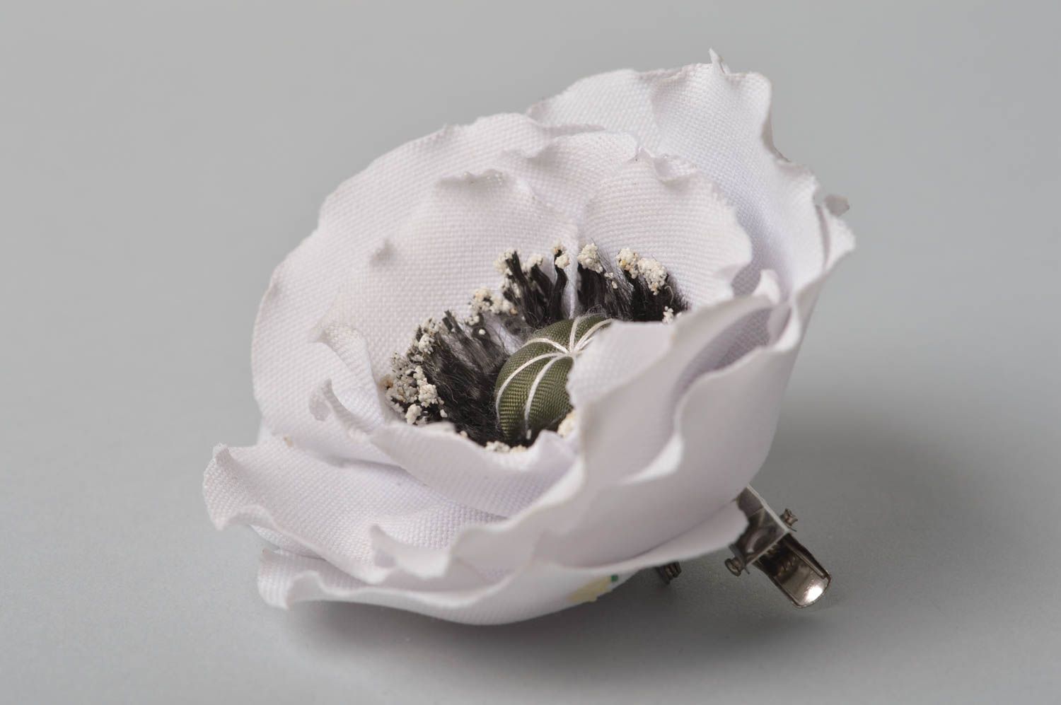 Broche fleur de pavot faite main Pince à cheveux blanche satin Accessoire femme photo 3