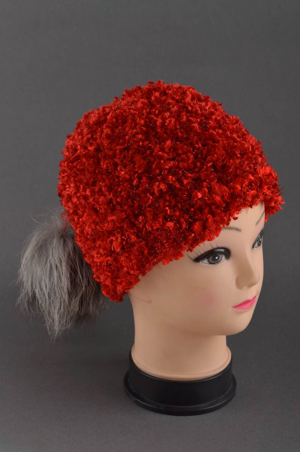 Gorro artesanal con pellejo color rojo ropa para mujer regalo personalizado foto 1