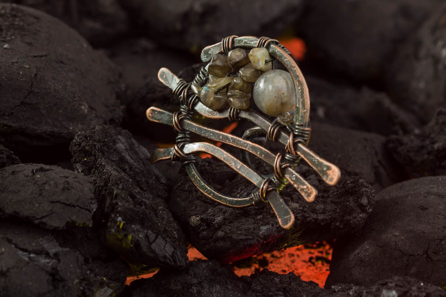 Кольцо ручной работы кольцо из меди с лабрадоритом бижутерия из меди Этника фото 1