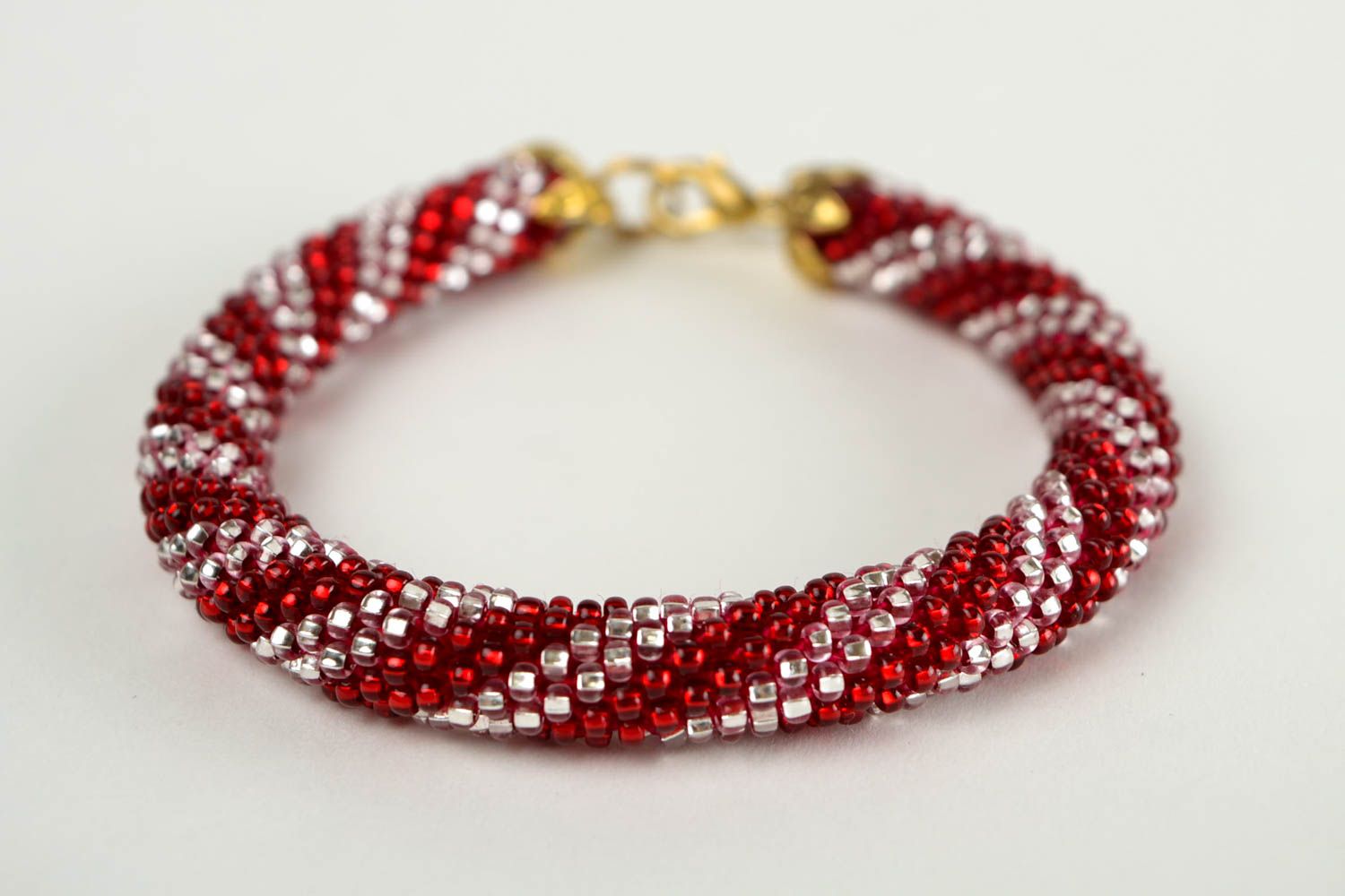 Bracelet original Bijou fait main rouge et blanc perles de rocaille Cadeau femme photo 3