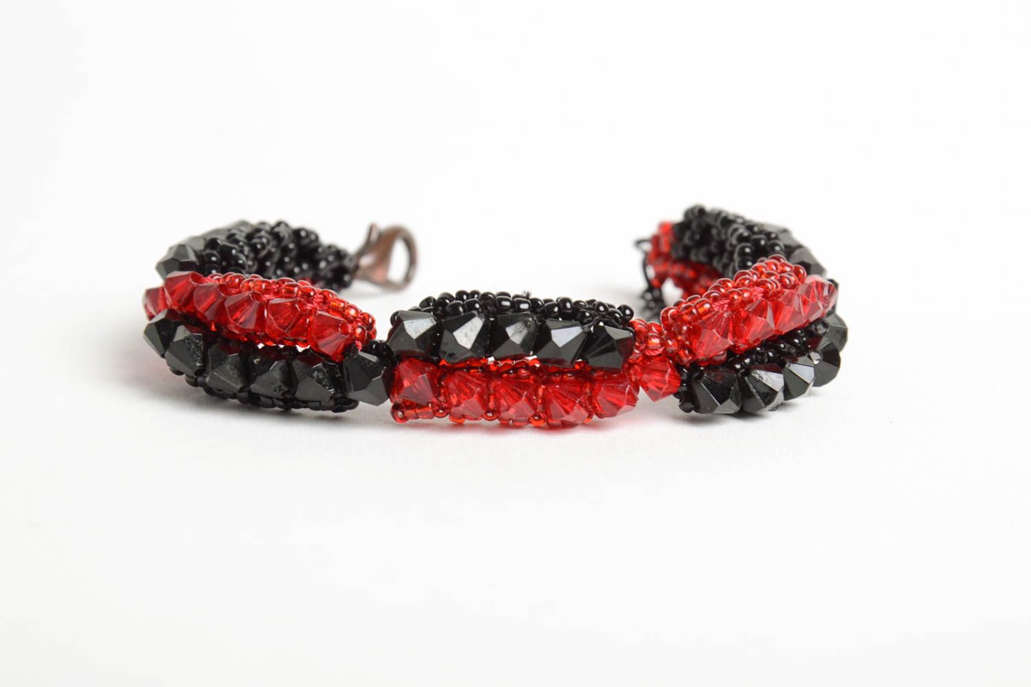 Bracelet en perles de rocaille Bijou fait main rouge-noir Cadeau femme photo 5