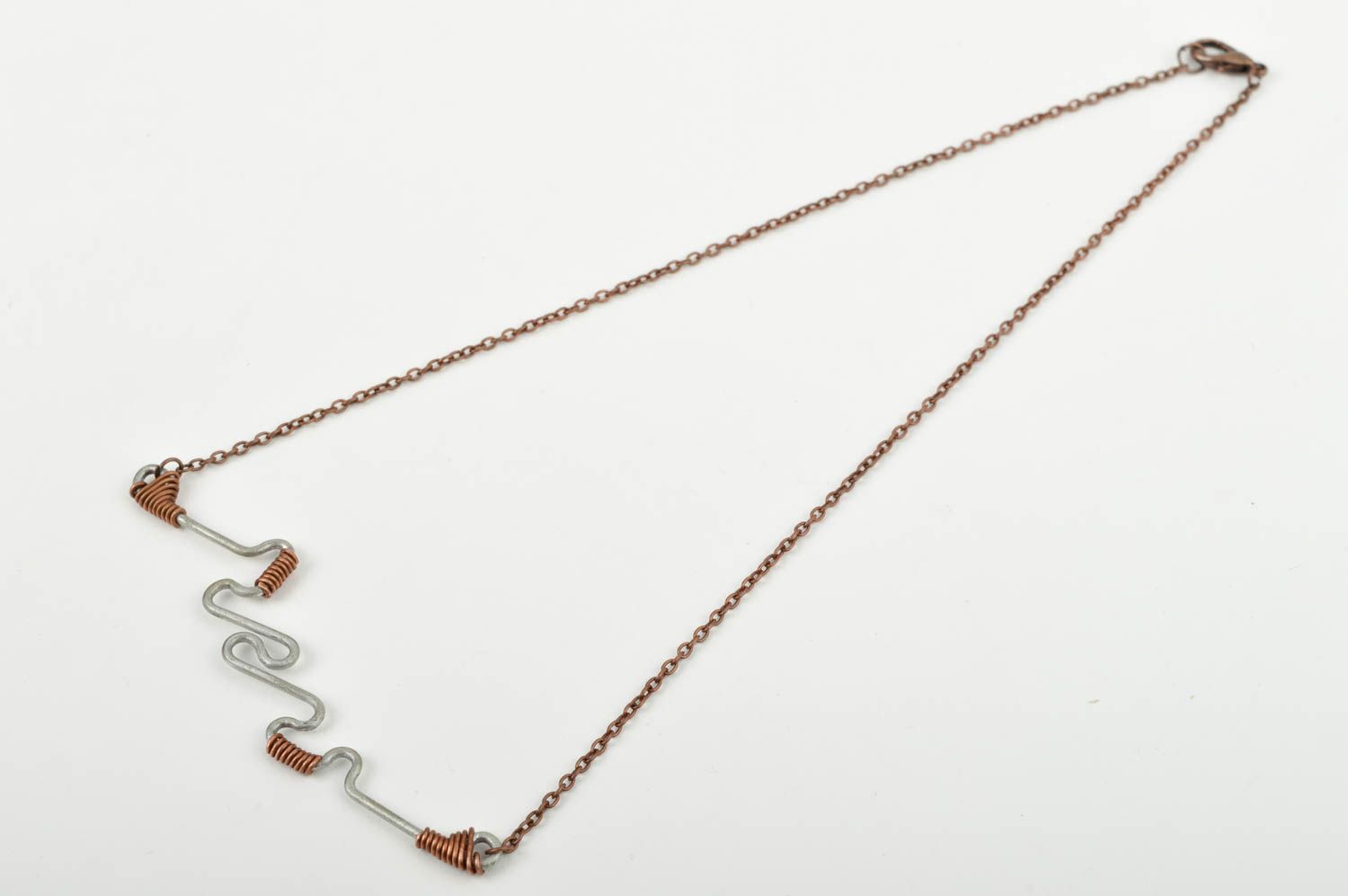 Pendentif en aluminium et cuivre Bijou fait main sur chaîne Cadeau femme photo 3