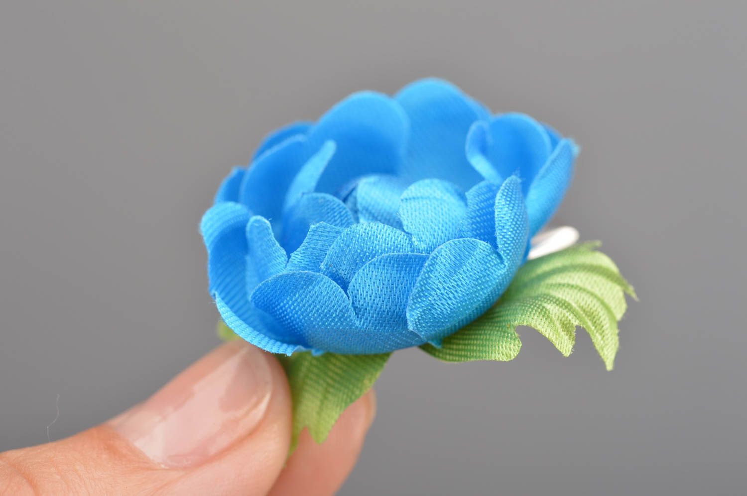 Детская заколка цветок маленькая синяя красивая стильная милая ручной работы фото 3