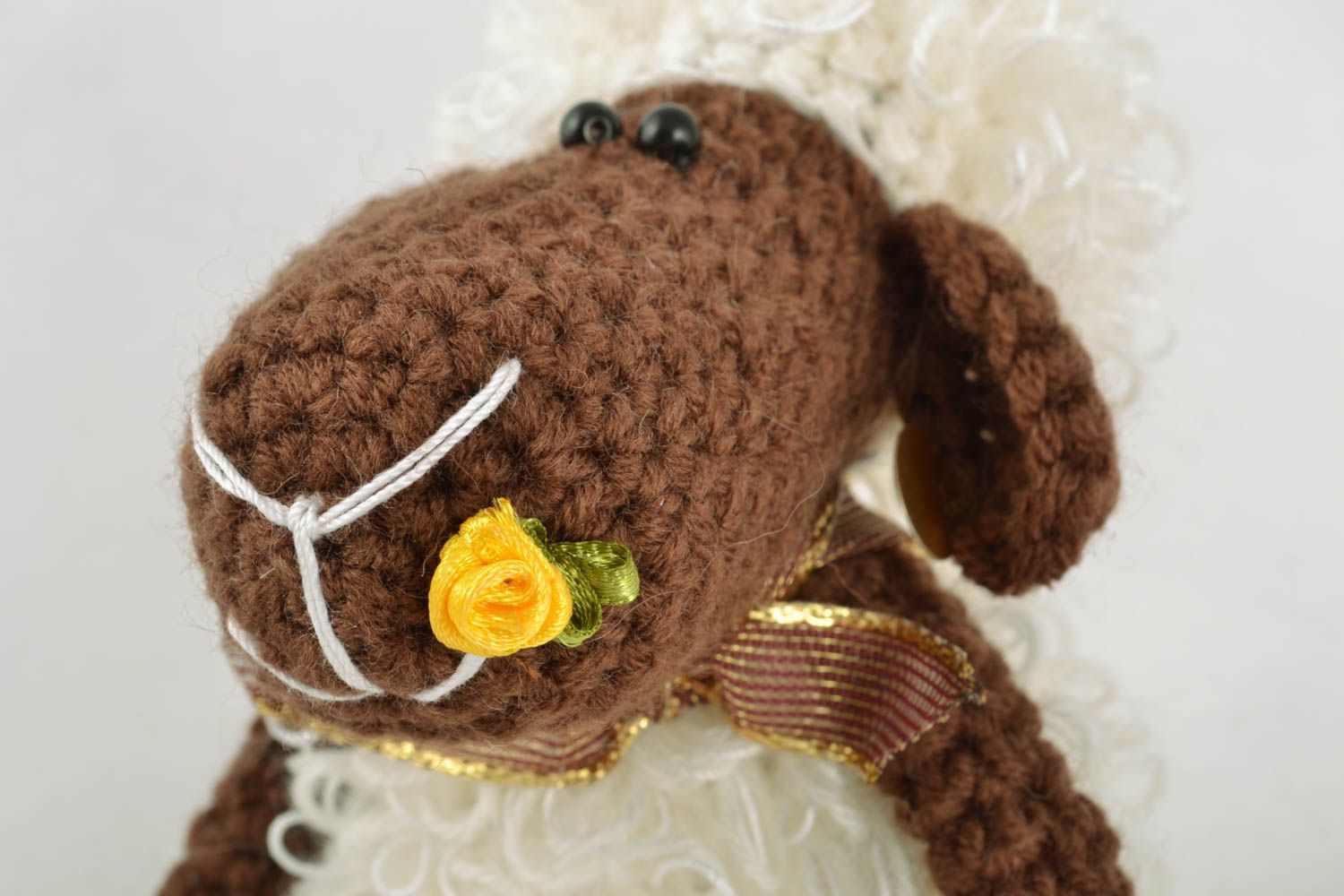 Jouet tricoté au crochet Mouton joyeux  photo 4