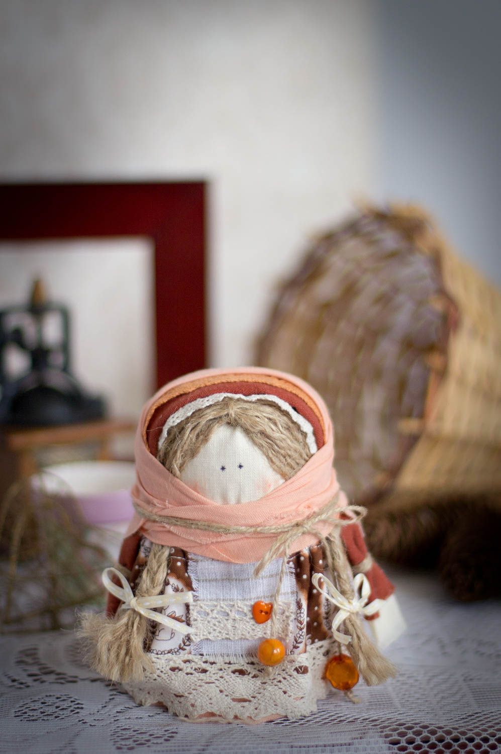 Handgemachte Ethno Puppe aus Textil mit Korn und Spitze Amulett für Haus foto 1