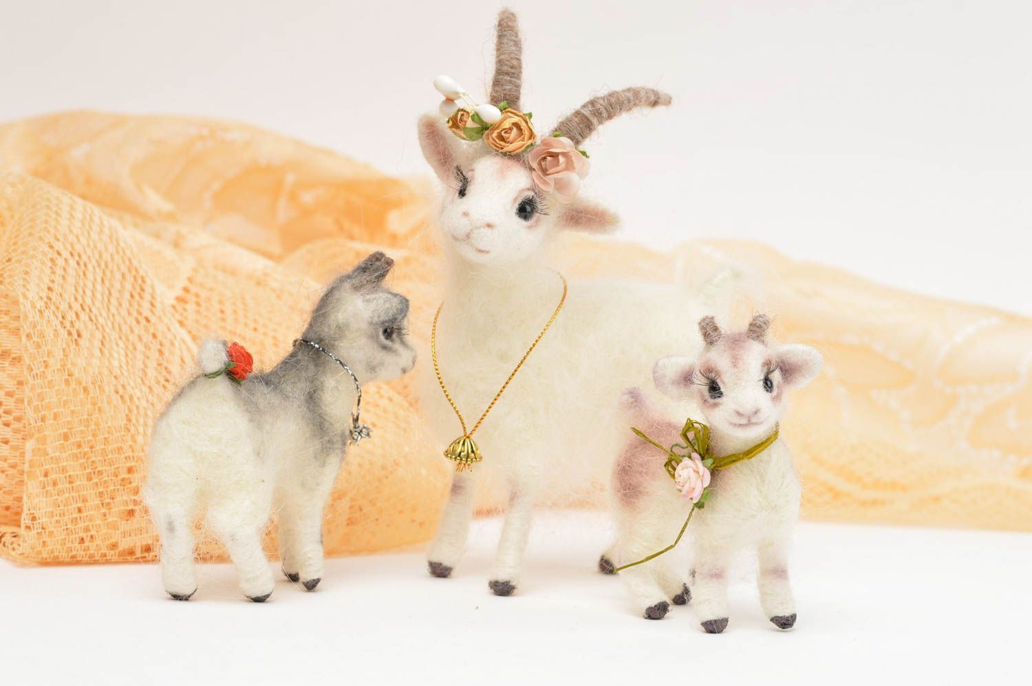 Juguetes artesanales de lana muñecas de peluche regalos originales para niños foto 6