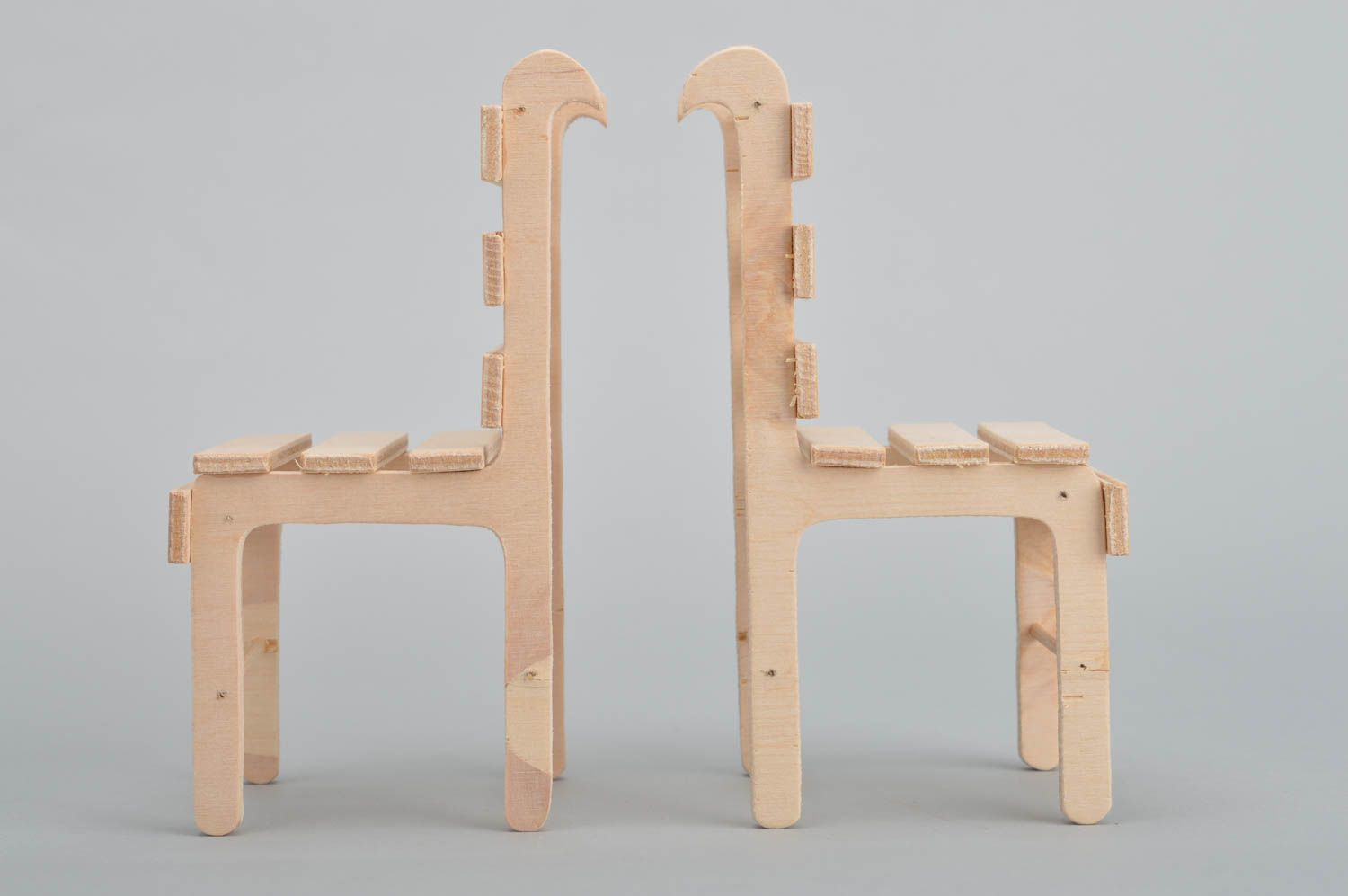 Holz Puppenhausmöbel Set 2 Stück handmade Spielzeug Stühle für Kinder  foto 5
