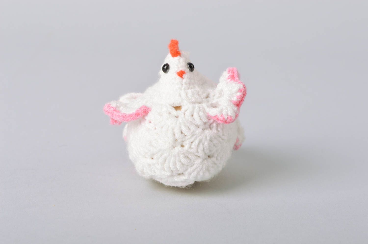 Petite poule de Pâques tricotée en coton au crochet faite main blanche  photo 2