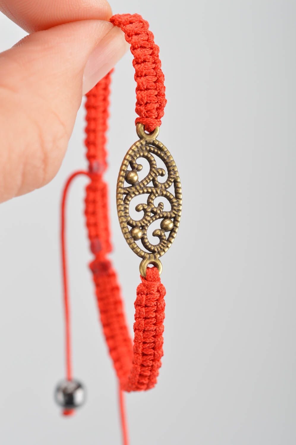 Bracelet tressé en fils de soie rouge fait main taille réglable fin original photo 3