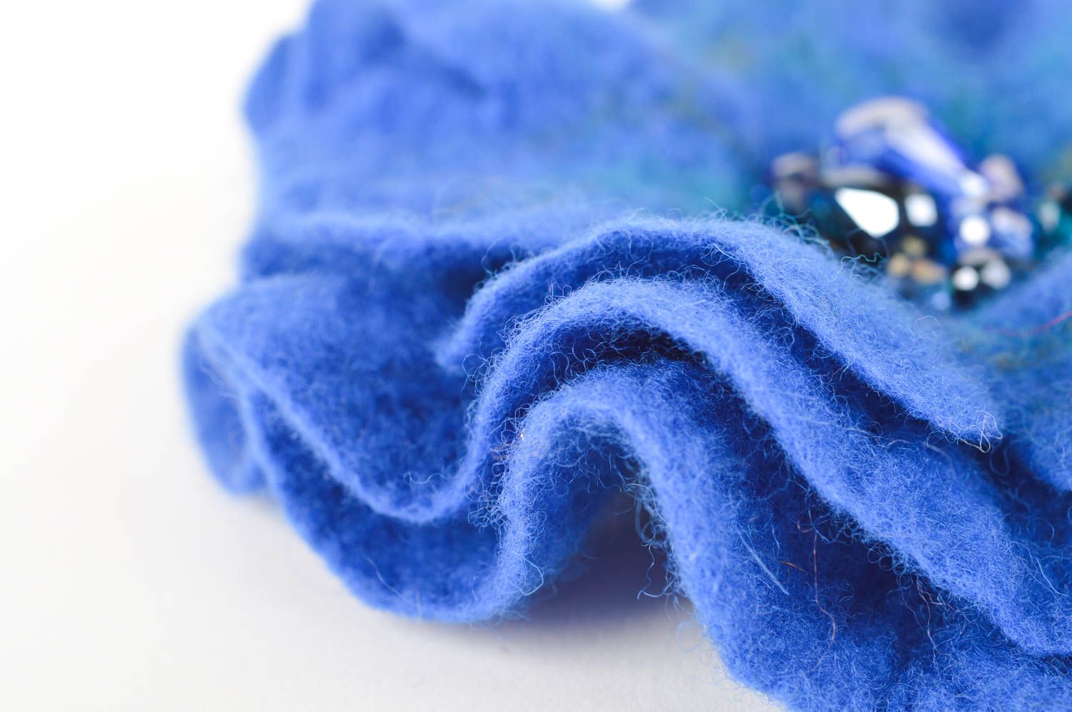 Spilla di lana fatta a mano fermacapelli in feltro accessorio originale foto 4
