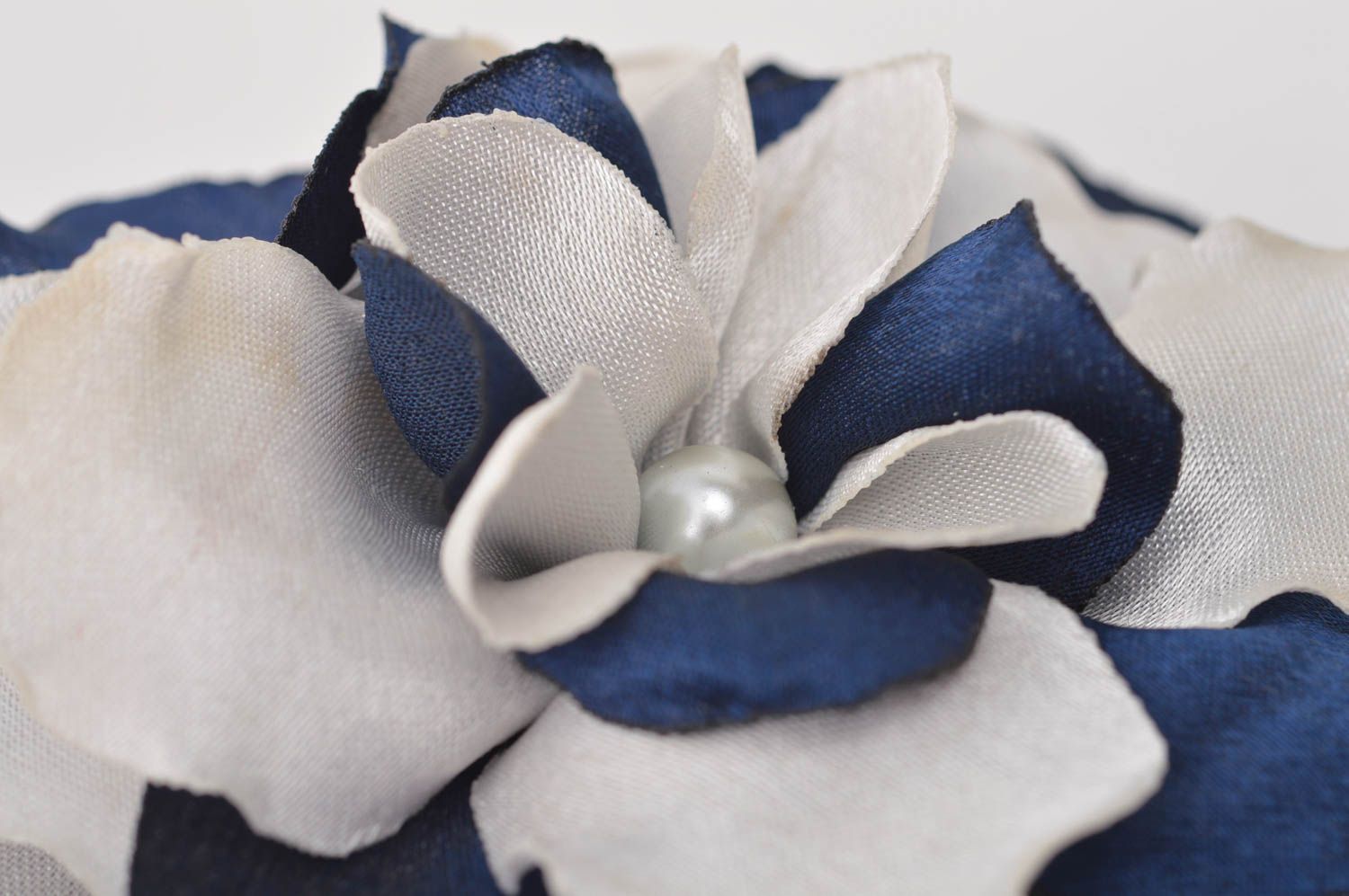 Barrette cheveux Broche fleur fait main bleu gris cadeau Accessoire femme photo 4