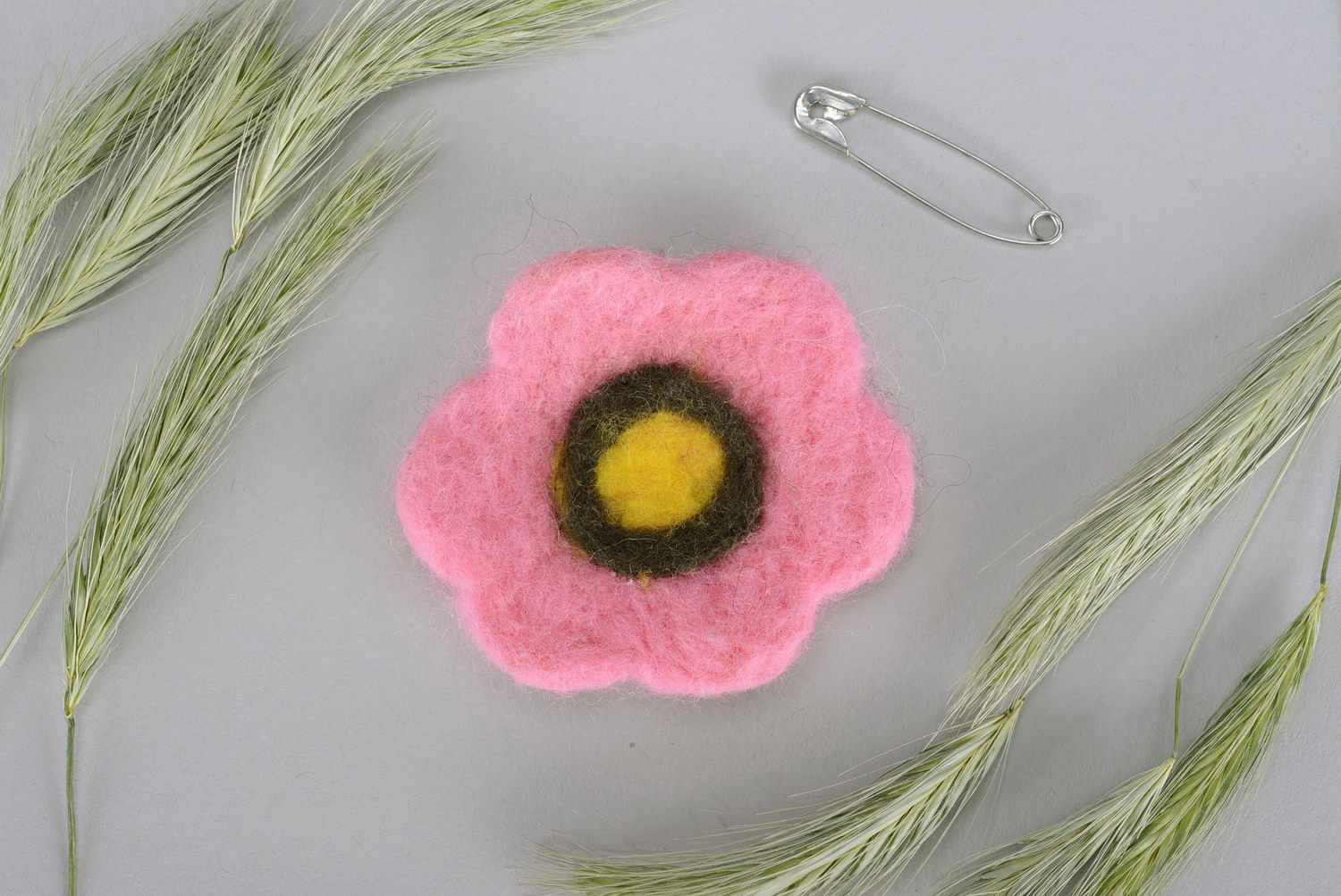 Children's wool brooch Flower photo 1