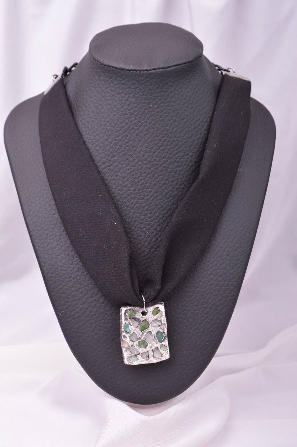 Collier fantaisie Bijou fait main noir massif ruban de tissu Accessoire femme photo 1