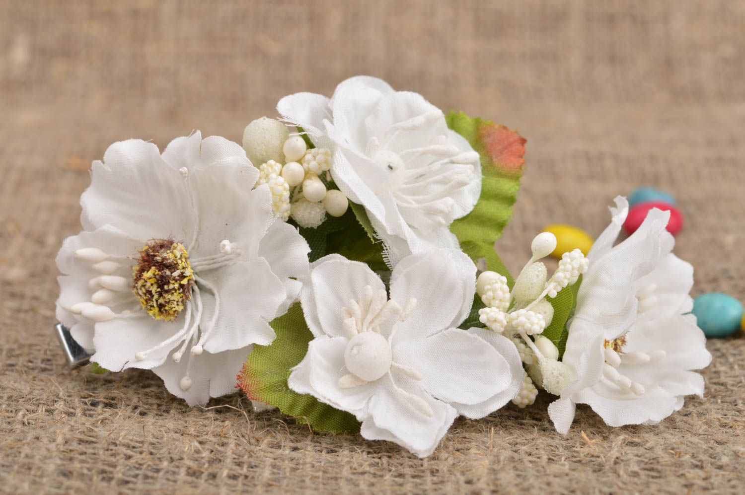 Pinces à cheveux fleurs blanches artificielles 2 pièces faites main pour fille photo 1