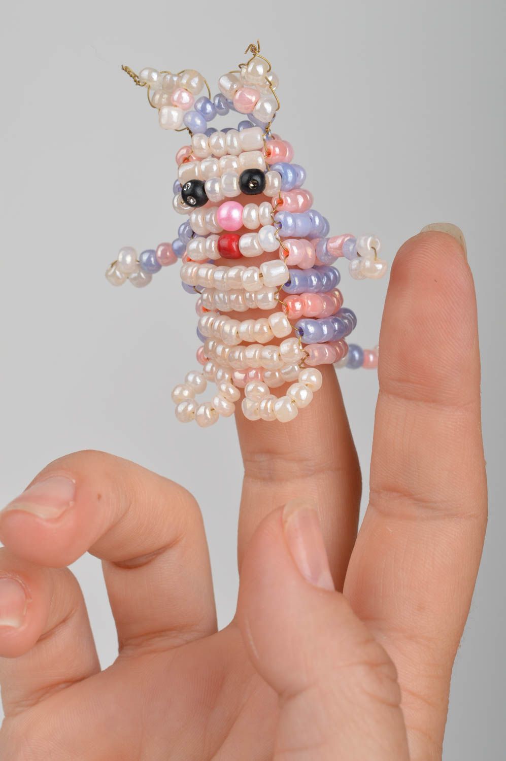 Marionnette à doigts en perles de rocaille en forme de chat faite main photo 1