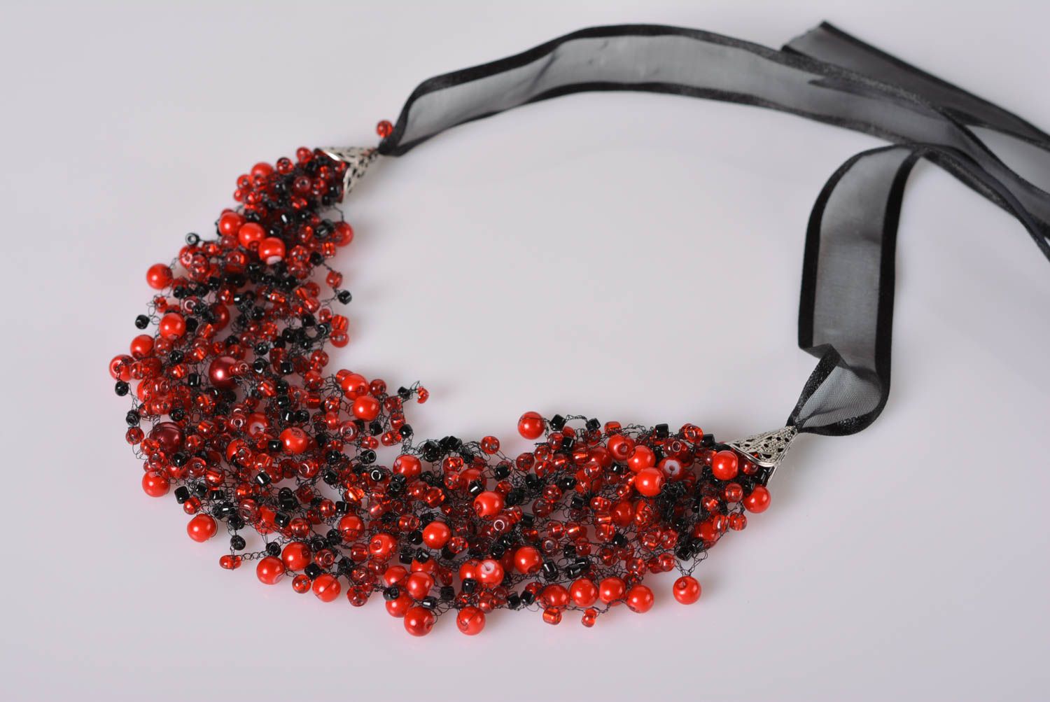 Collier en perle de rocaille Bijou fait main rouge et noir original Cadeau femme photo 1