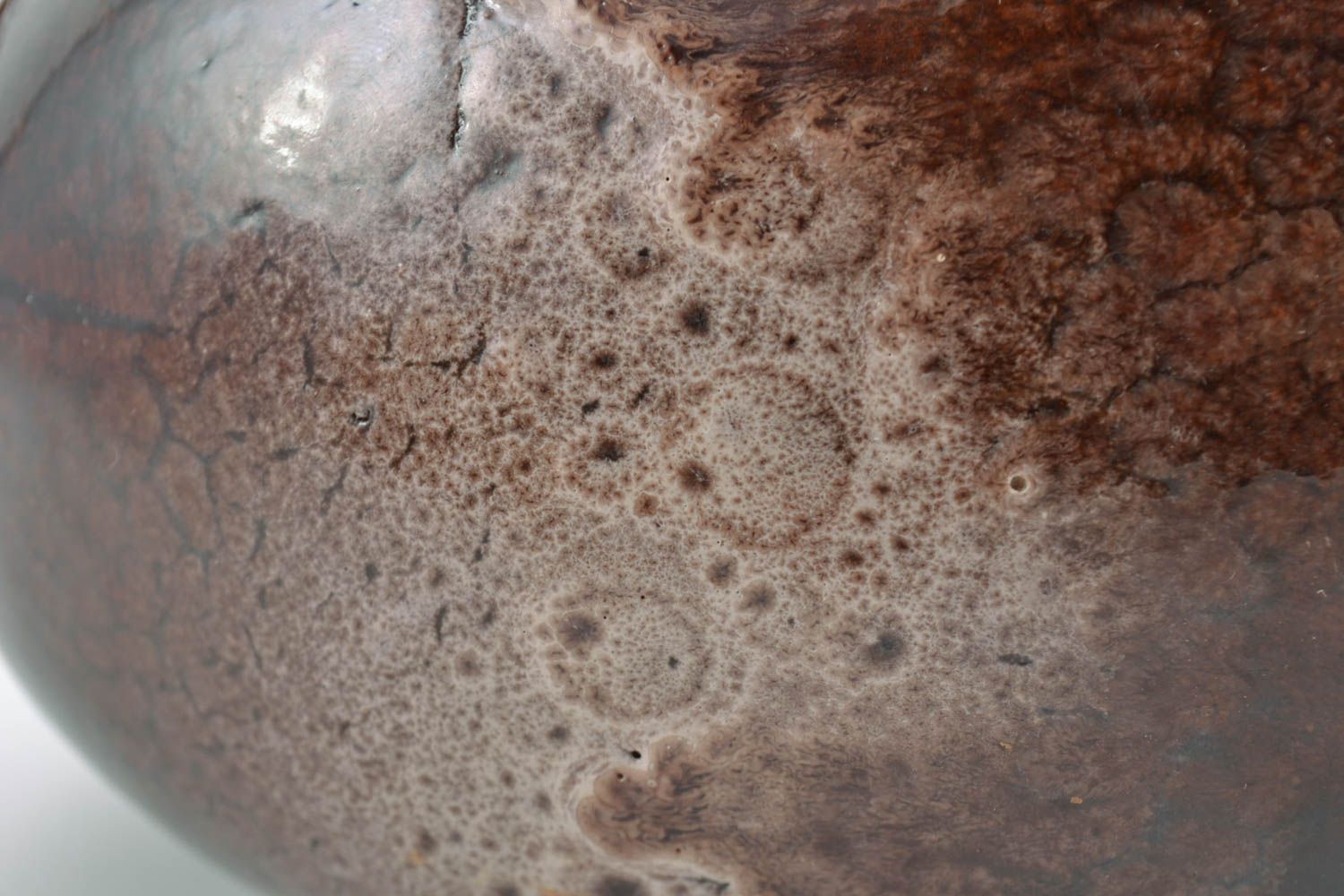 Небольшая ваза в форме яйца коричневая глиняная глазурованная ручной работы фото 5