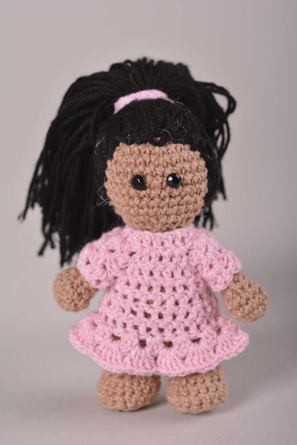 Кукла крючком милая кукла ручной работы мягкая игрушка девочка в розовом платье фото 2