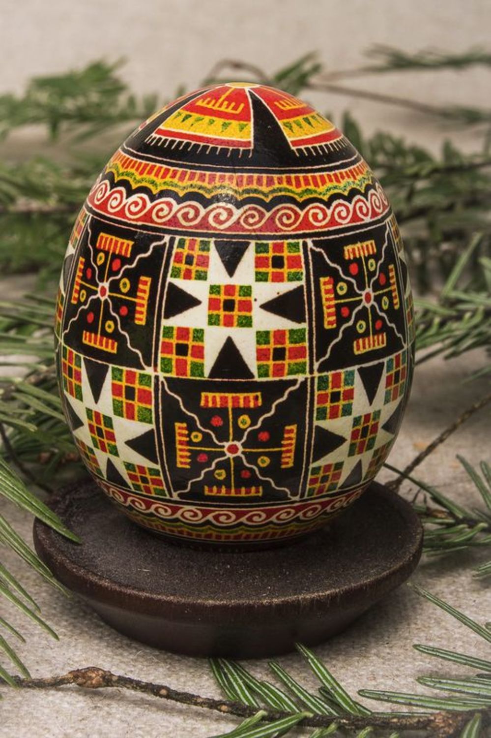 Pysanka da collezione fatta a mano con l'ornamento L'uovo decorativo ucraino foto 1