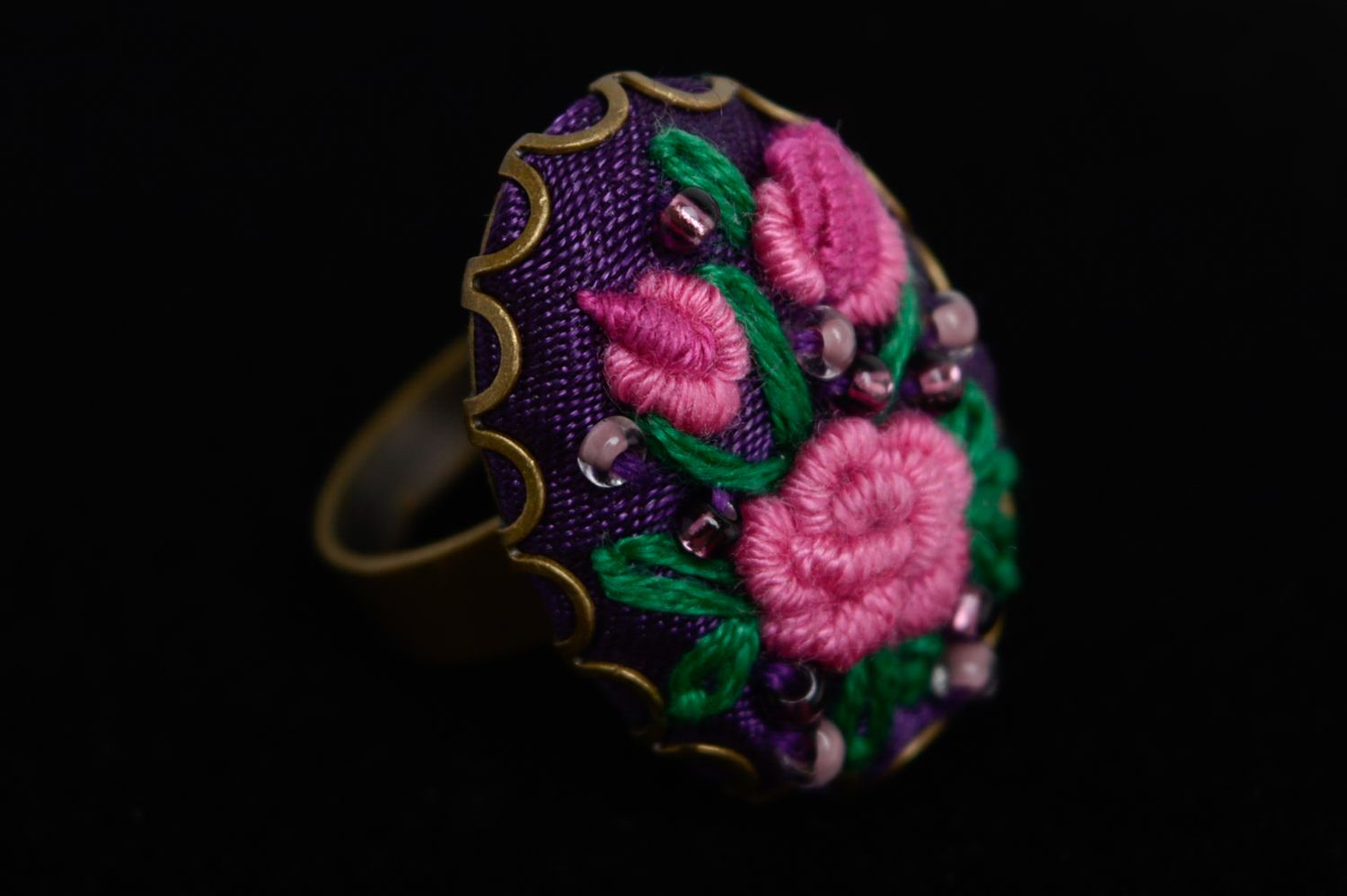 Объемное кольцо с вышивкой рококо фото 4
