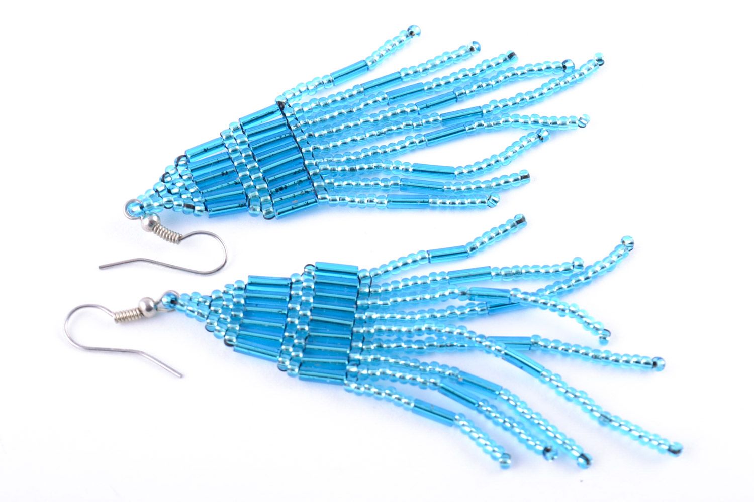 Pendientes largos hechos a mano de abalorios azules originales para mujer  foto 4