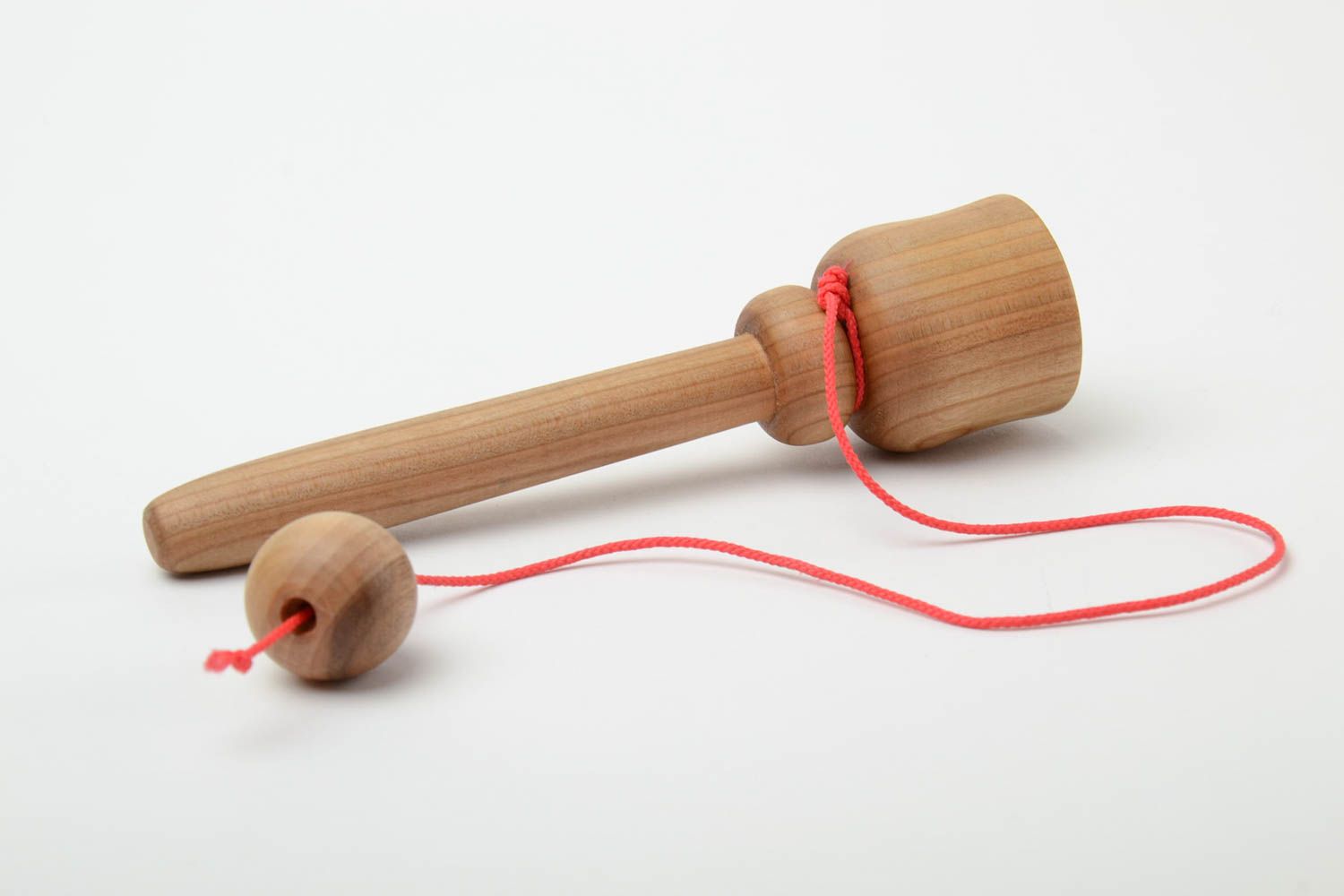 Jouet en bois fait main de design original artisanal d'éveil pour enfant photo 4