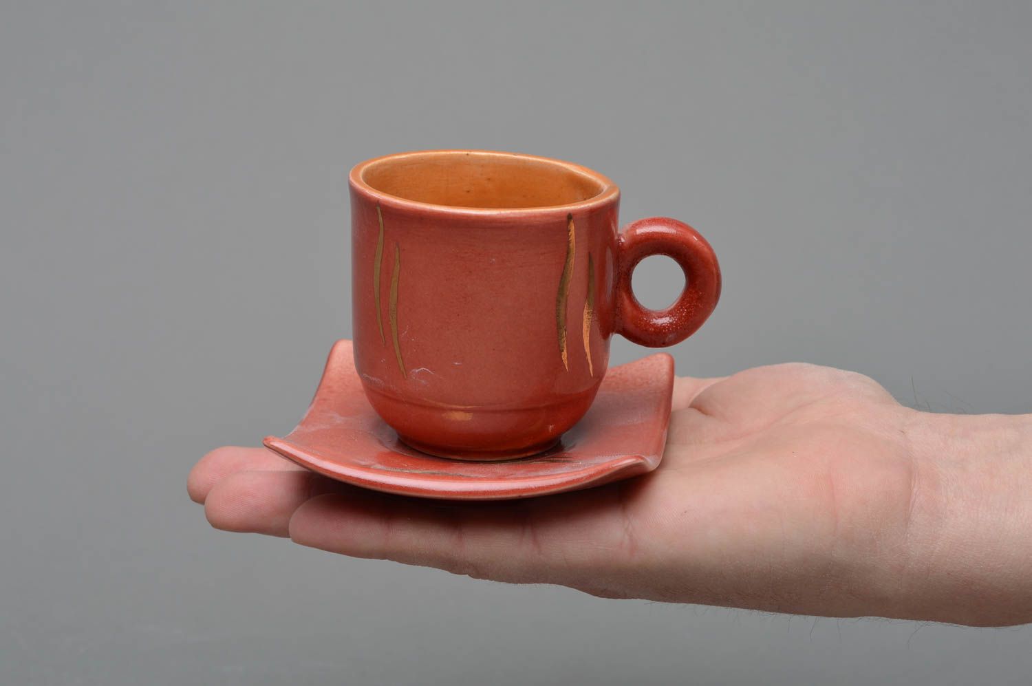 Schöne organgenfarbige handgemachte Tasse aus Porzellan mit Glasur Bemalung foto 4
