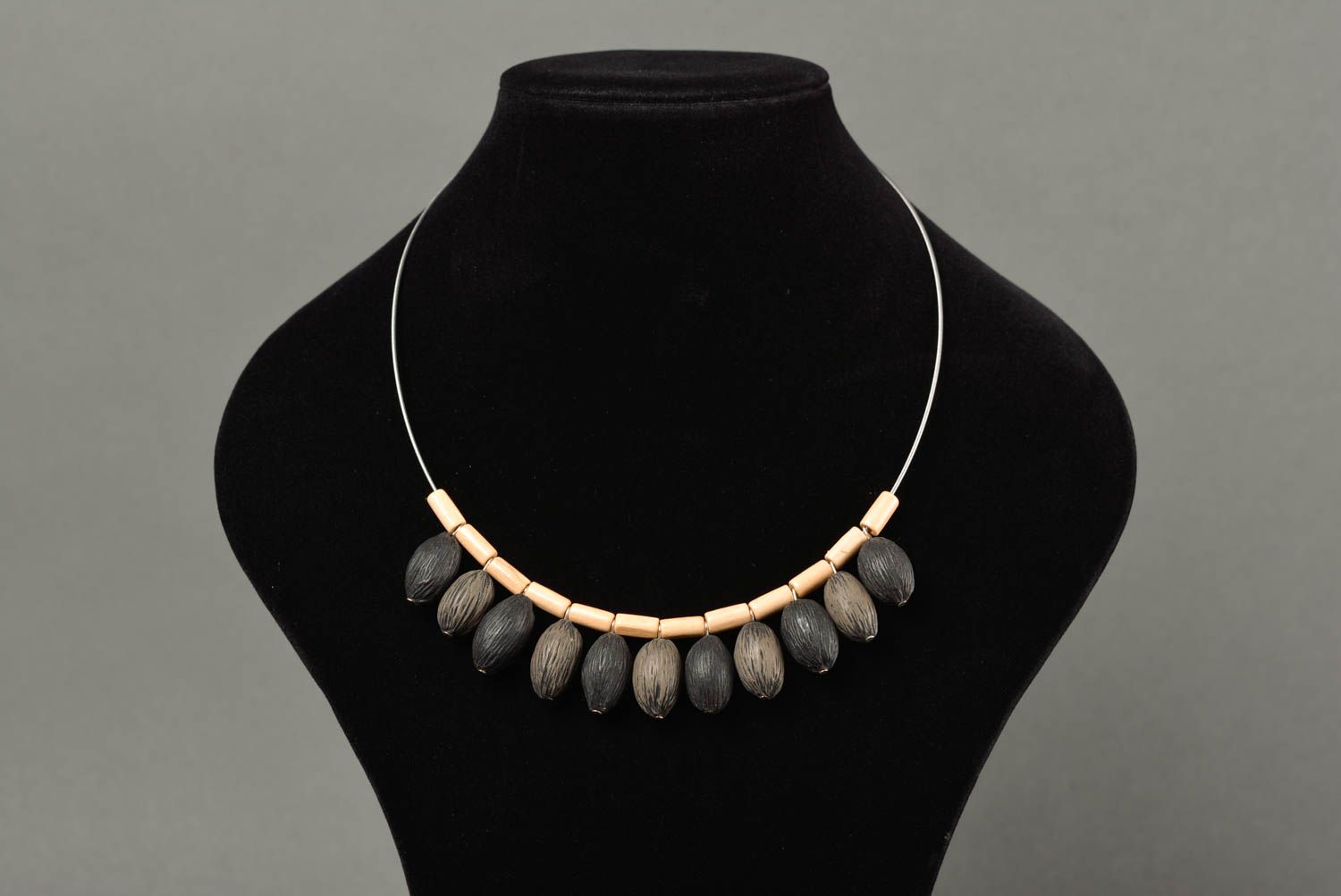 Collana con perle fatta a mano accessori originali in argilla polimerica foto 2