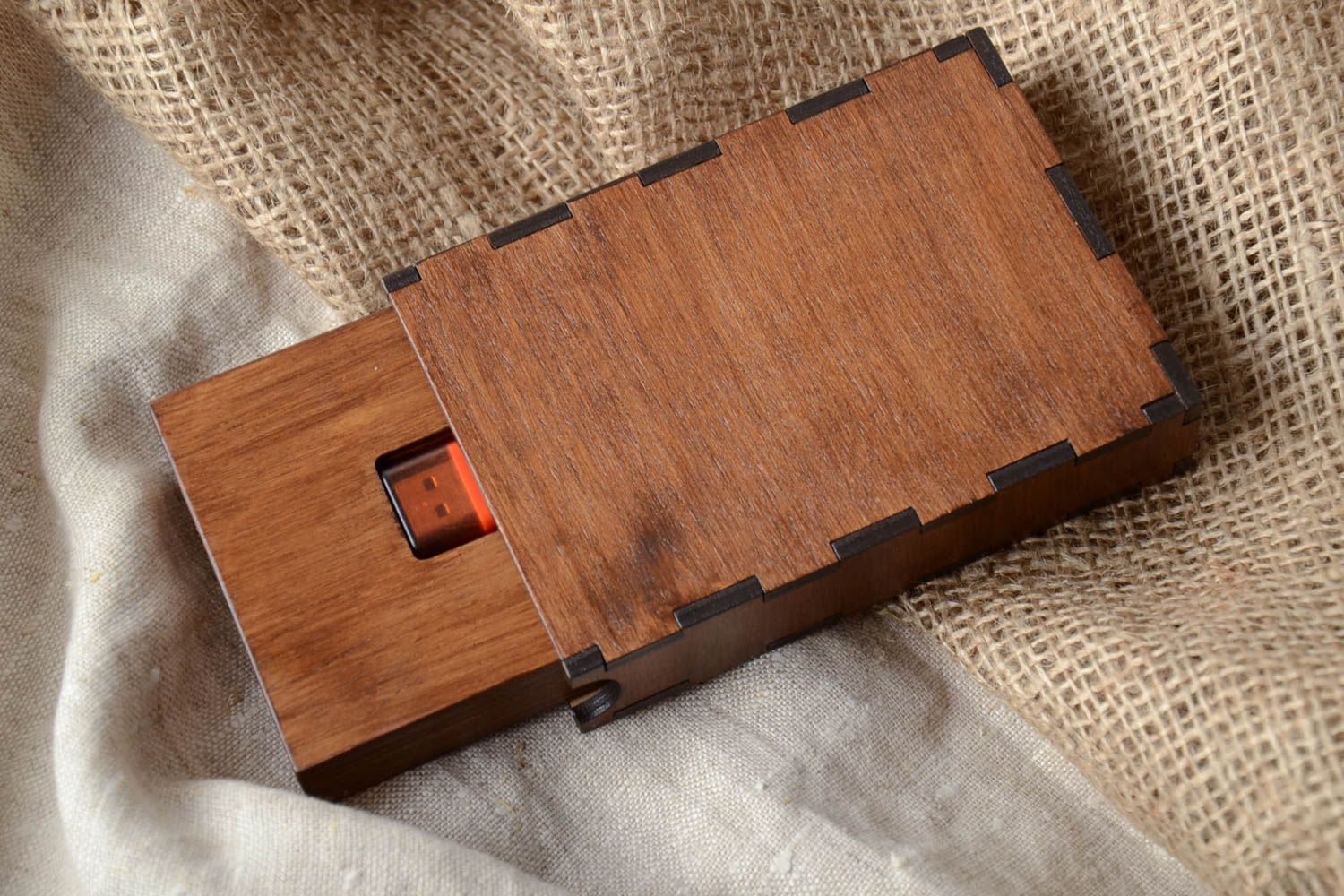 Plywood gift box for memory stick photo 1