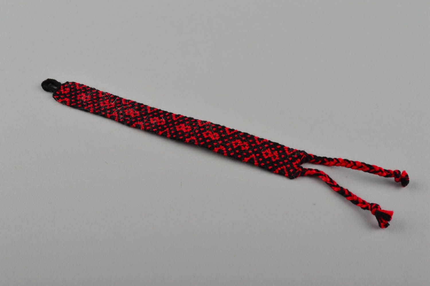 Браслет из ниток ручной работы модный браслет авторский плетеный браслет фото 1