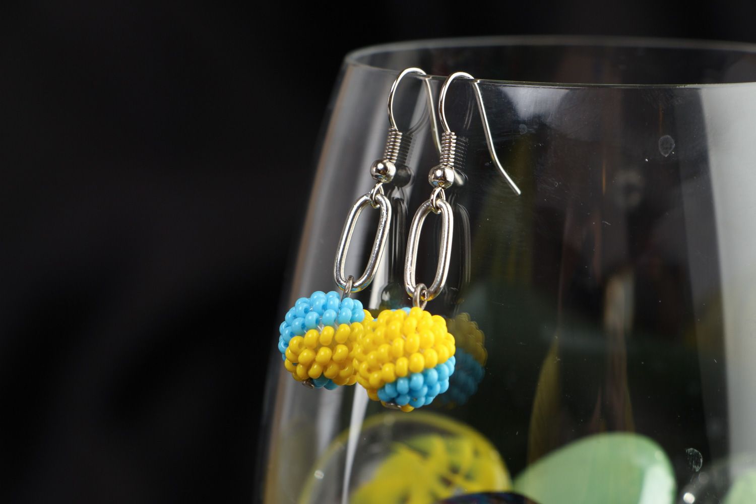 Yellow and blue beaded long earrings photo 4