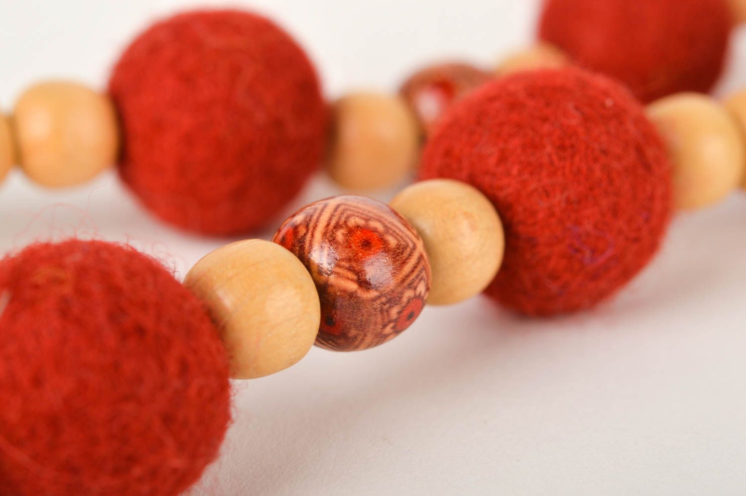 Handgemachter Schmuck rot beige Stoff Halskette Modeschmuck Collier gefilzt  foto 5