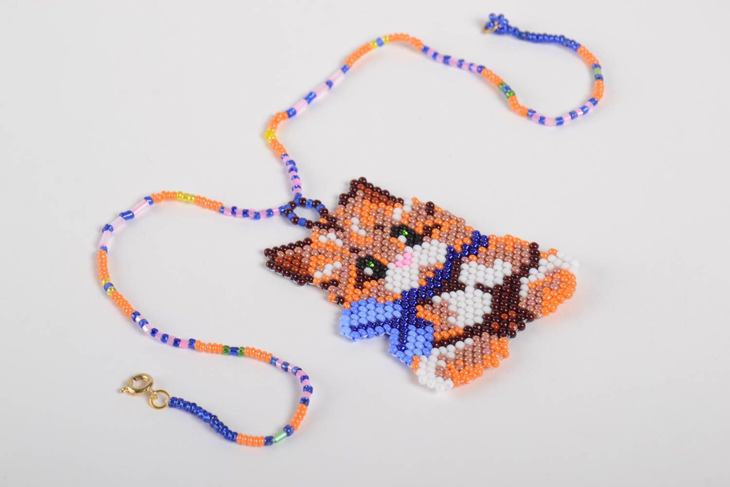 Pendentif en perles de rocaille Chat multicolore fait main original pour enfant photo 3