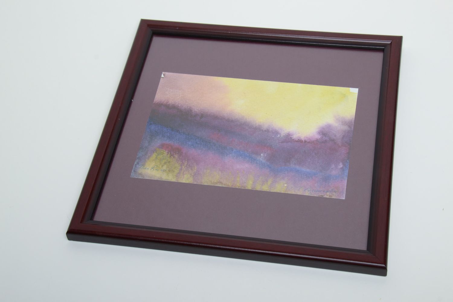 Tableau à l'aquarelle sur un fond violet fait main dans un cadre en bois photo 2