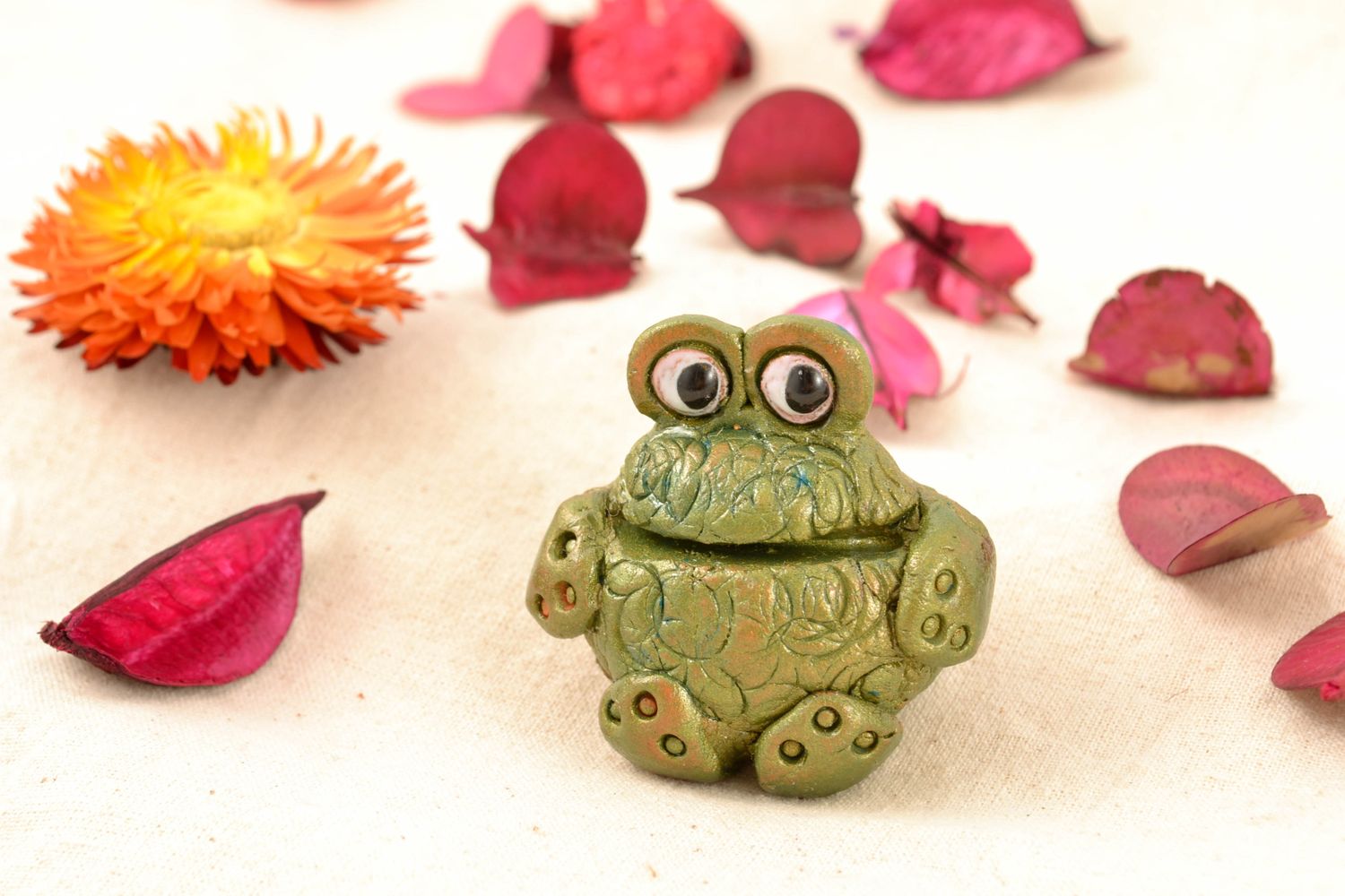 Small ceramic statuette of frog photo 2