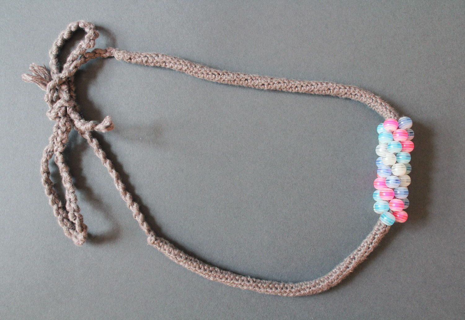 Bead necklace-braided strap, acrylic photo 2