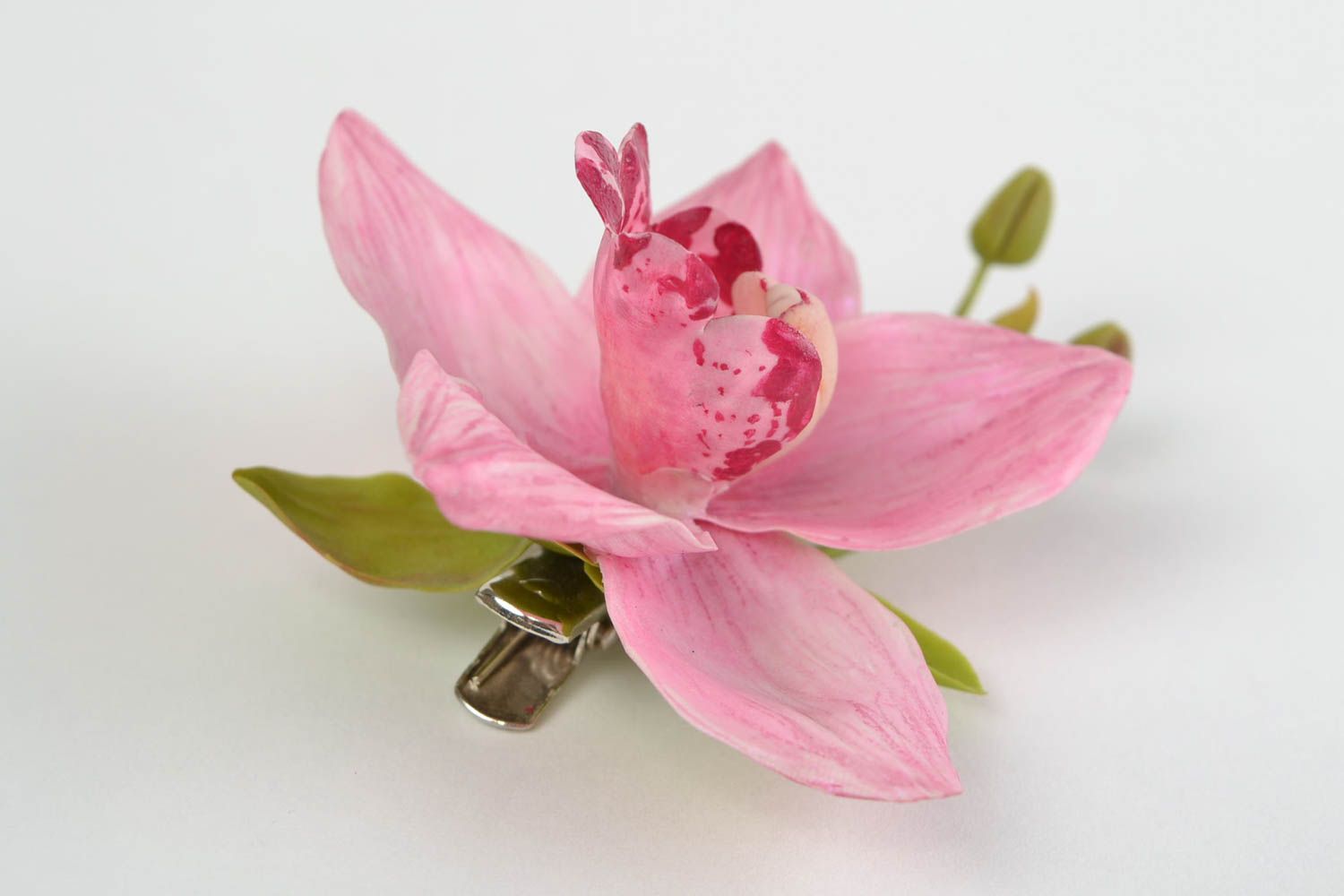 Красивая заколка-брошь из холодного фарфора ручной работы в виде розовой орхидеи фото 4