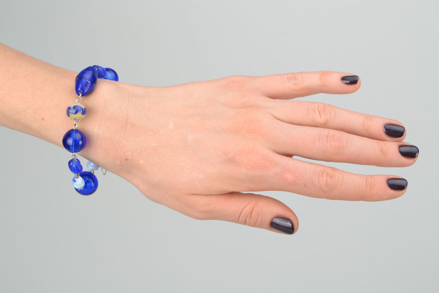 Interesting bracelet with blue lampwork glass beads photo 3