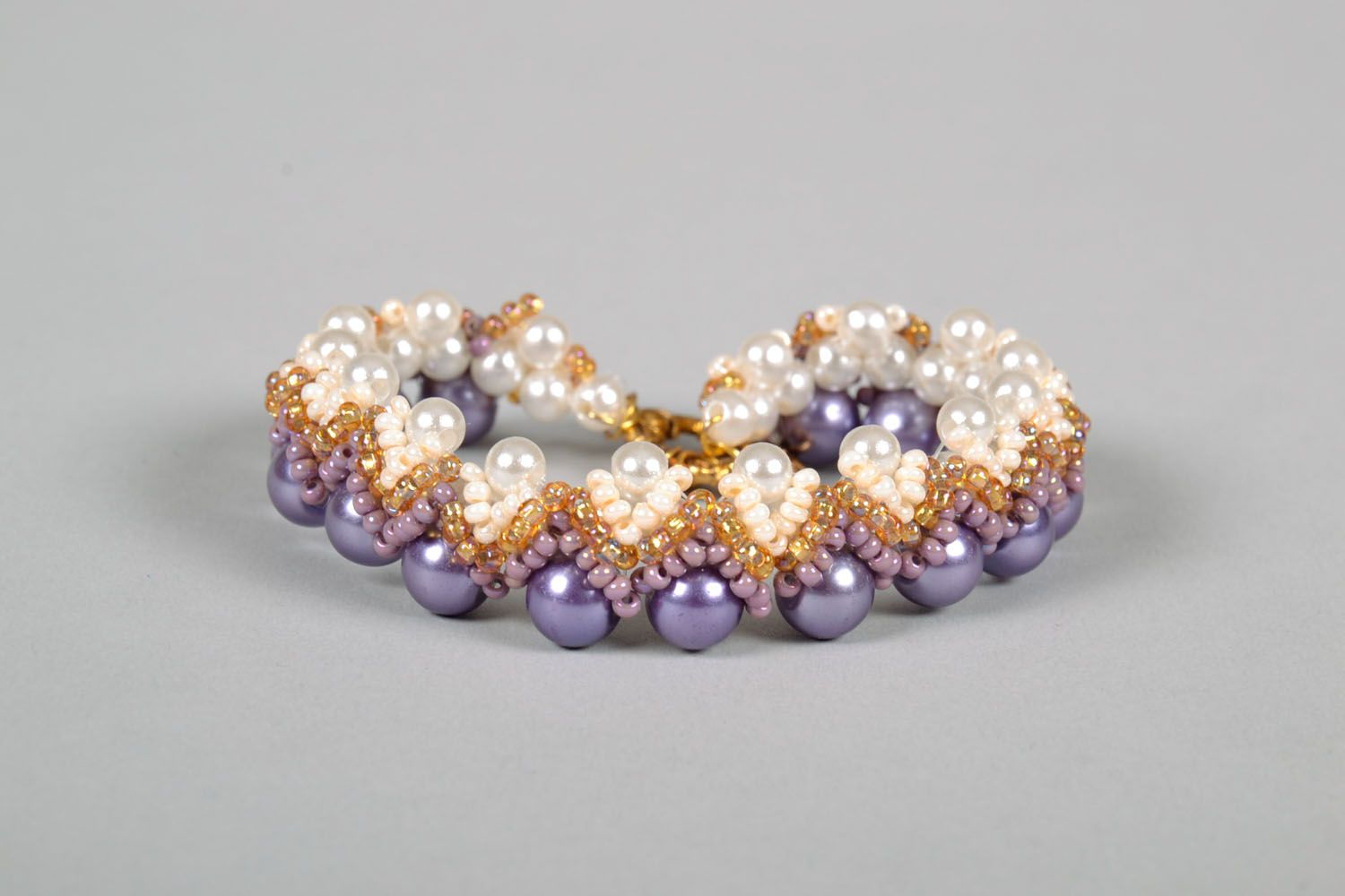Bracelet made of beads and artificial pearls photo 2