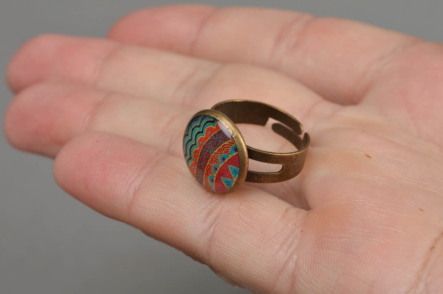 Künstlerischer Epoxidharz Ring handmade in Decoupage für Damen foto 3