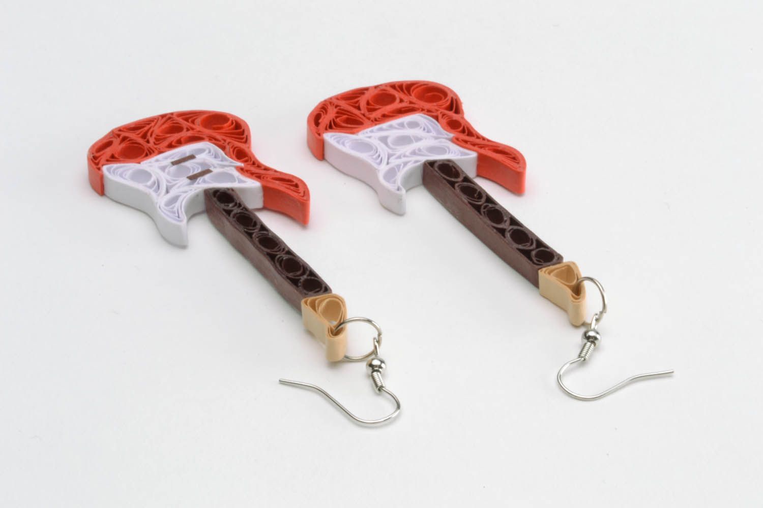 Paper earrings in the shape of guitars photo 3
