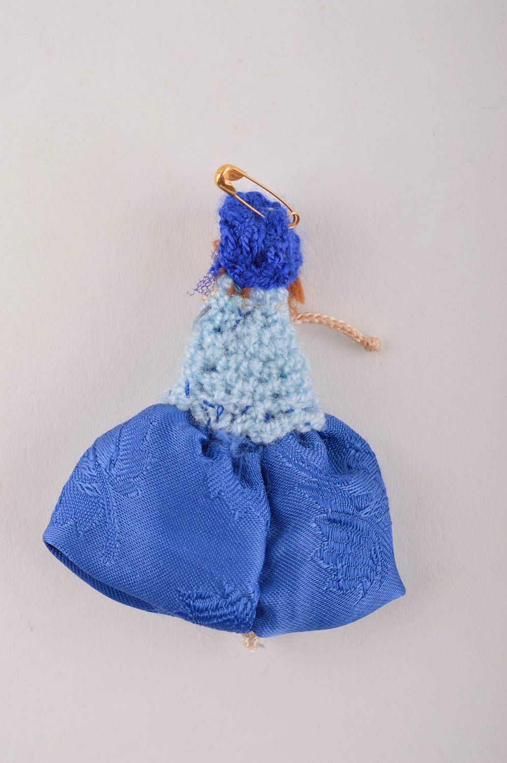 Broche hecho a mano muñeca con vestido azul regalo original accesorio de moda foto 4