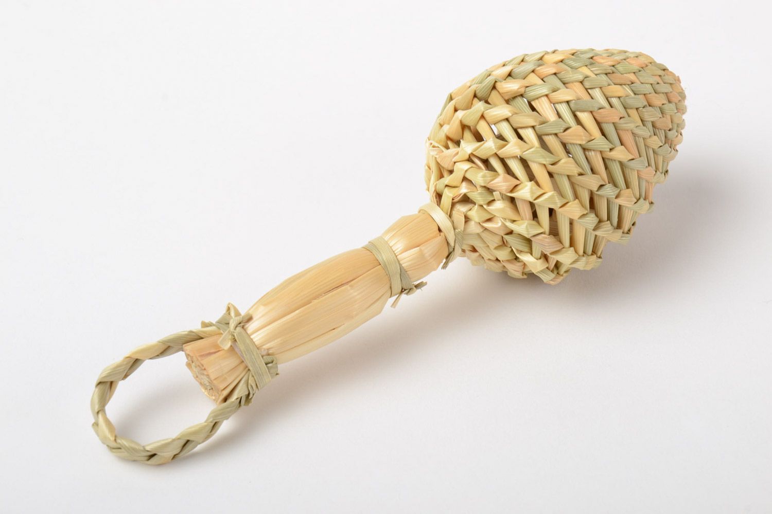 Плетеная погремушка из соломы экологически чистая игрушка ручного плетения фото 2