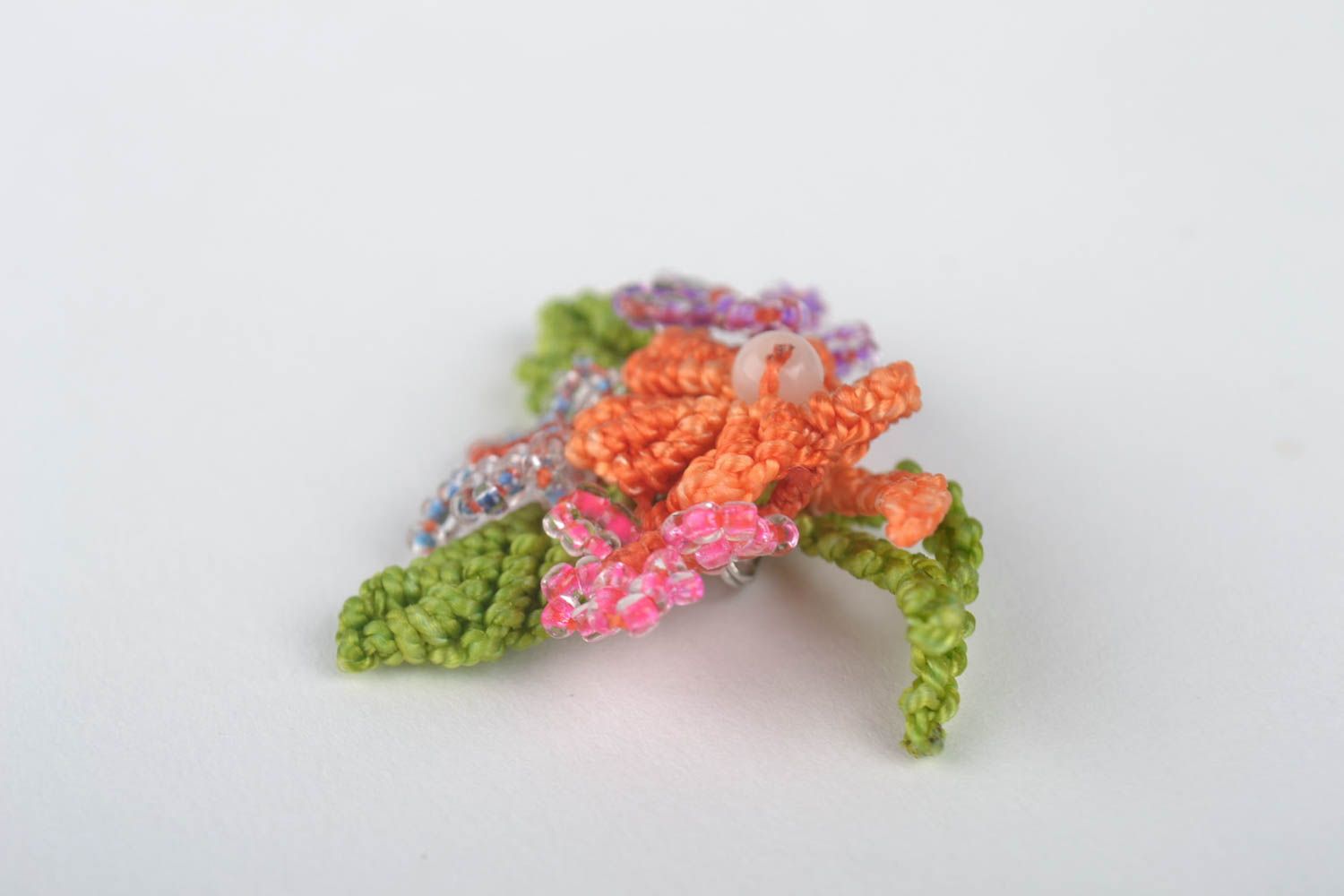 Broche fleurs Bijou fait main en macramé multicolore textile Cadeau femme photo 4