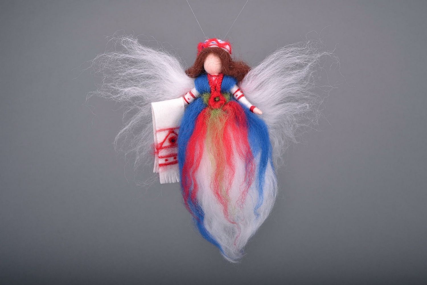 Kuschelige künstlerische Puppe aus Wolle Ukraine foto 1