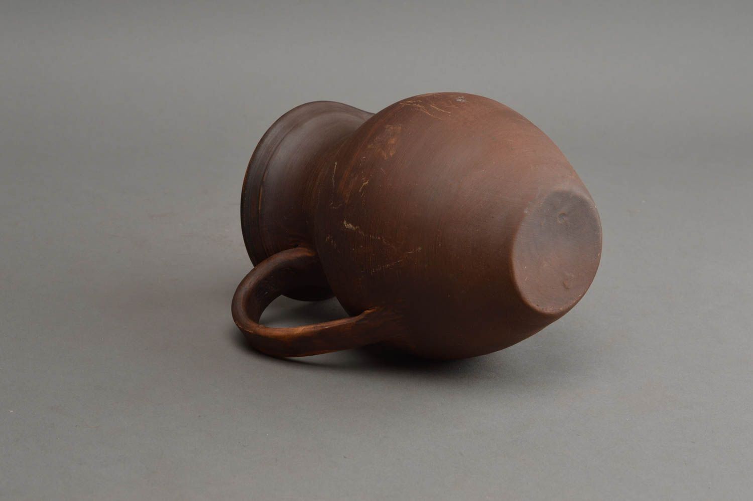 Глиняный кувшин для воды большой темный коричневый с ручкой ручной работы  фото 4