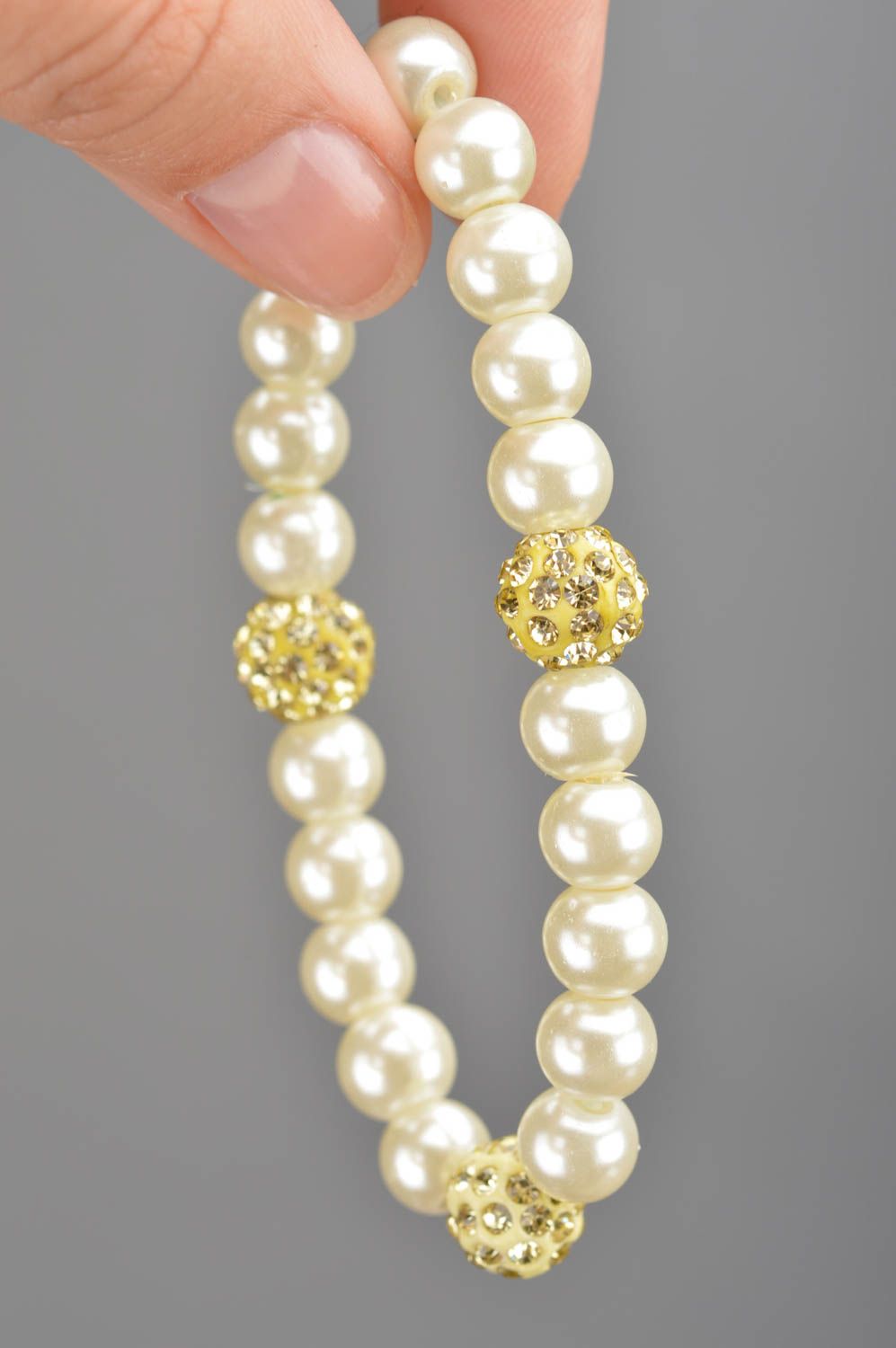 Bracelet en perles artificielles avec strass bijou original beau fait main photo 3