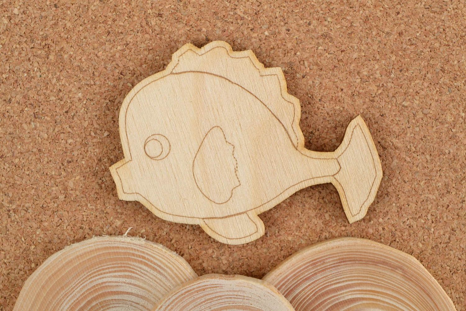 Holzfigur zum Bemalen handmade Figur aus Holz Holzartikel zum Gestalten Fisch foto 1