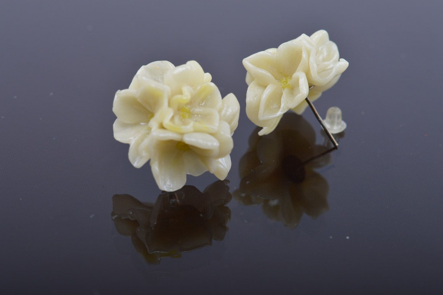 Handgemachtes Schmuck Set aus Polymerton Collier und Ohrringe mit Blumen 2 Stück foto 4